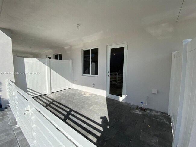 Building Photo - 10250 NW 66th St