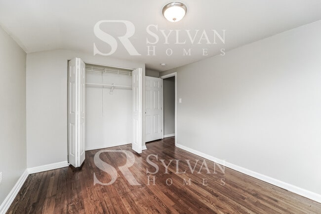 Building Photo - This inviting 4 bedroom 2 bathroom home is...