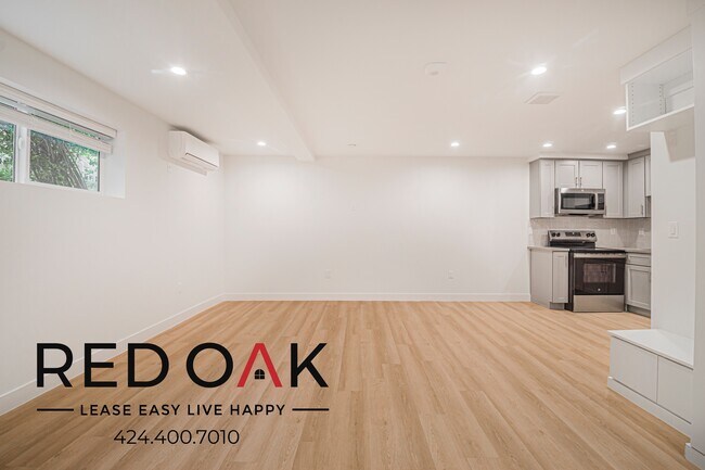 Building Photo - 6738 Independence Ave