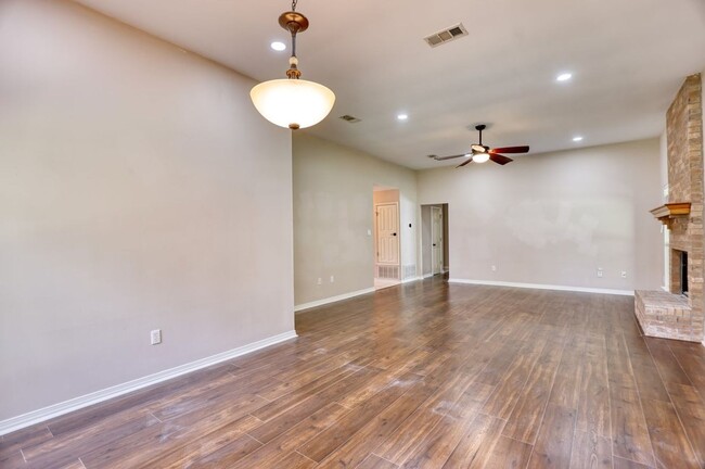 Building Photo - Large family home in the Magnolia Bayou Su...