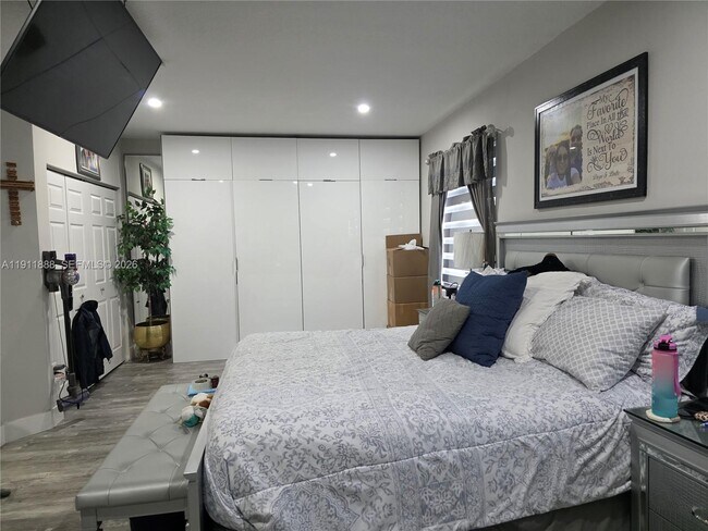 Building Photo - 4972 SW 127th Ave