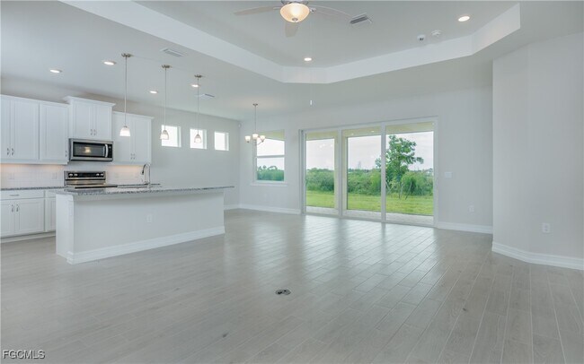 Building Photo - 374 Spg Hl Lk Lp