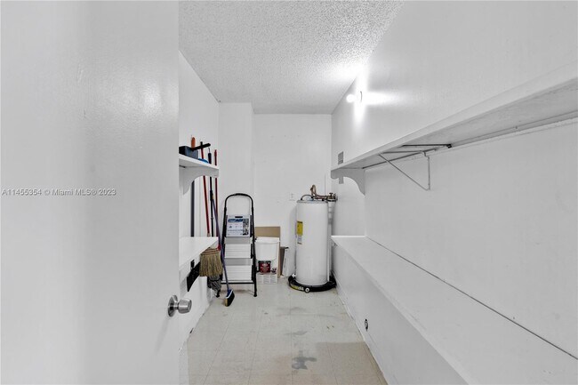 Building Photo - 14840 Naranja Lakes Blvd