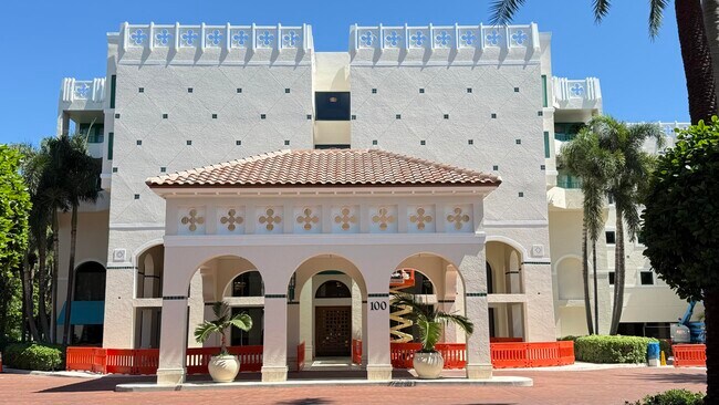 Building Photo - 100 SE 5th Ave