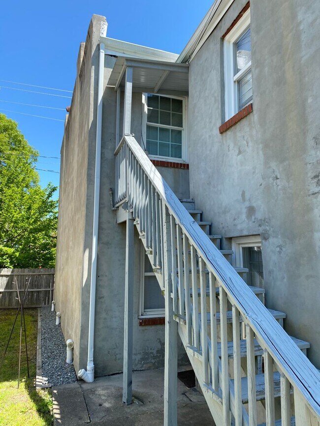 Building Photo - 1019 W Leigh St