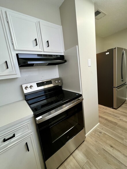 Building Photo - 504 S 28th St