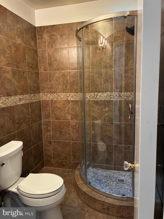 Building Photo - 717 Kearny St NE