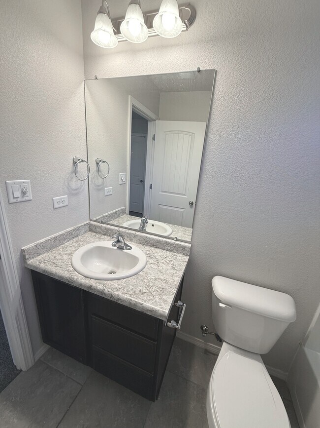 Building Photo - 8936 Mission Ridge Dr
