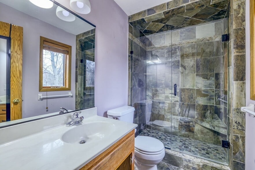 Building Photo - 7123 Yorktown Ln N