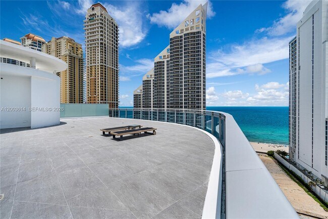 Building Photo - 17550 Collins Ave