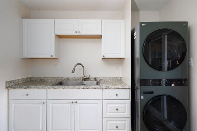 Building Photo - 767 Ball Ave