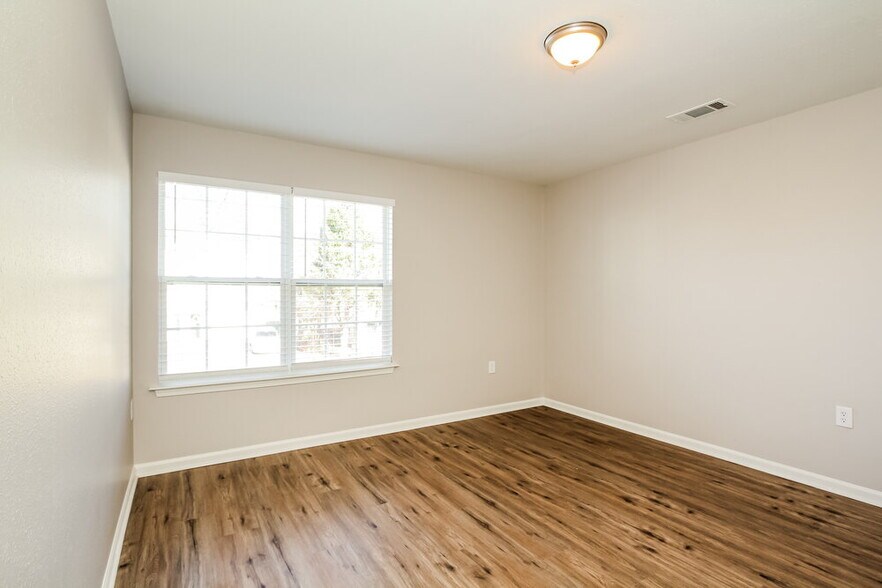 Building Photo - 4521 Oakburn Drive