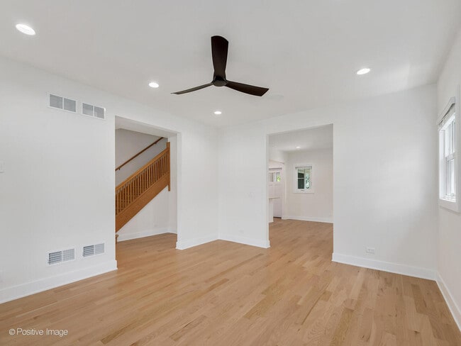 Building Photo - 37 7th Ave
