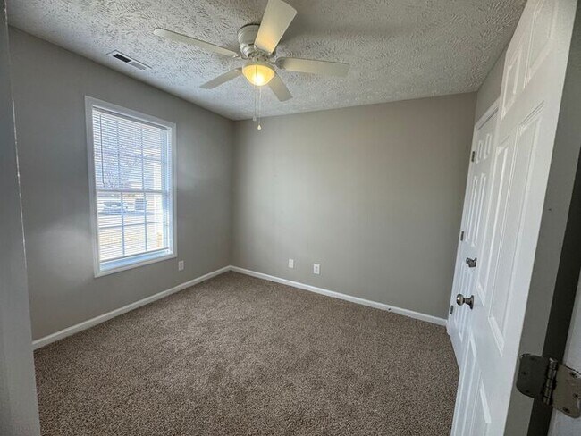 Building Photo - 1453 Ferndell Dr