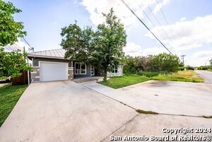 Building Photo - 950 Paradise Dr