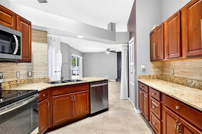 Building Photo - 7839 SW 63rd Ave Rd