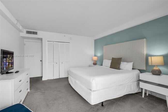 Building Photo - 5101 Collins Ave