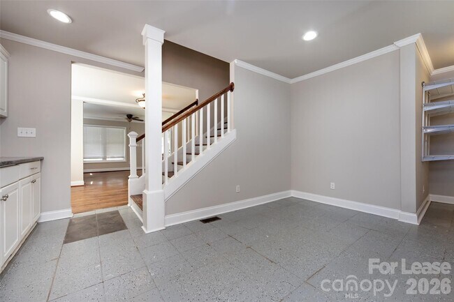 Building Photo - 1225 Kennon St