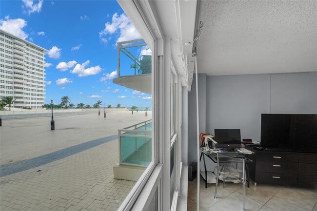 Building Photo - 3900 Galt Ocean Dr