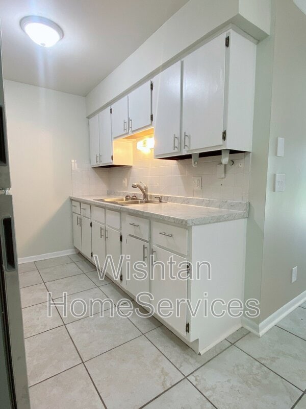 Building Photo - 202 Charleston Blvd