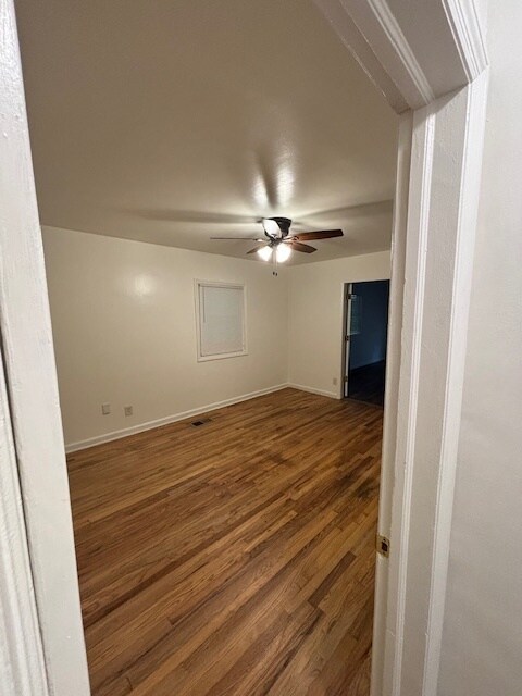 Building Photo - 301 Maple St