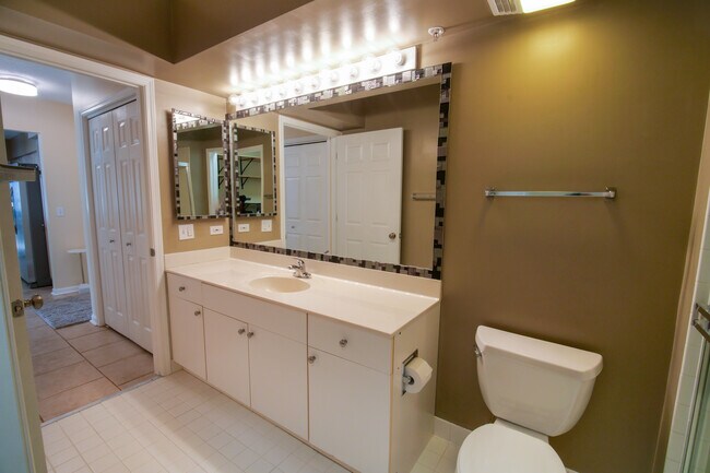 Building Photo - 7400 Lincoln Ave