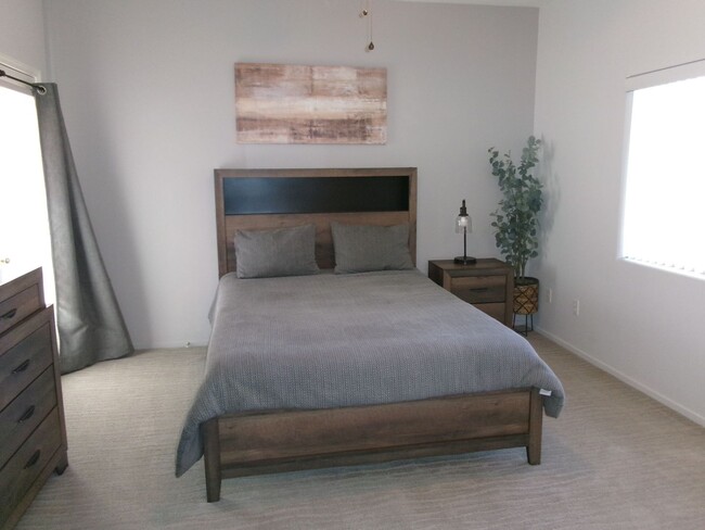 Building Photo - Furnished Enchantment Condo