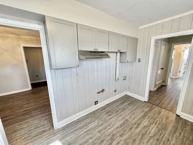 Building Photo - 954 E Holmes Rd