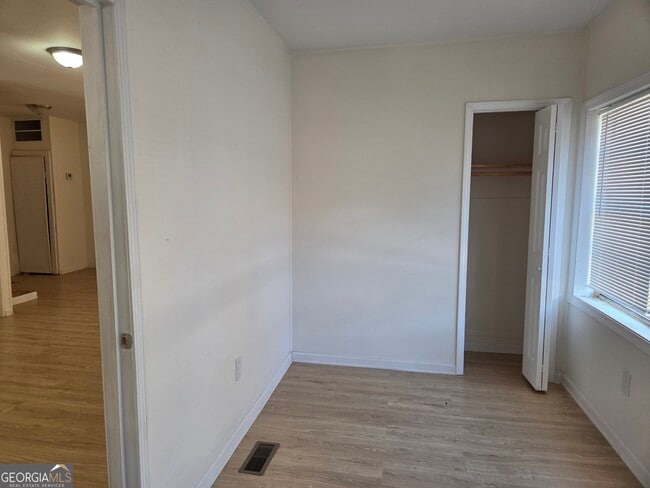 Building Photo - 41 W Main St