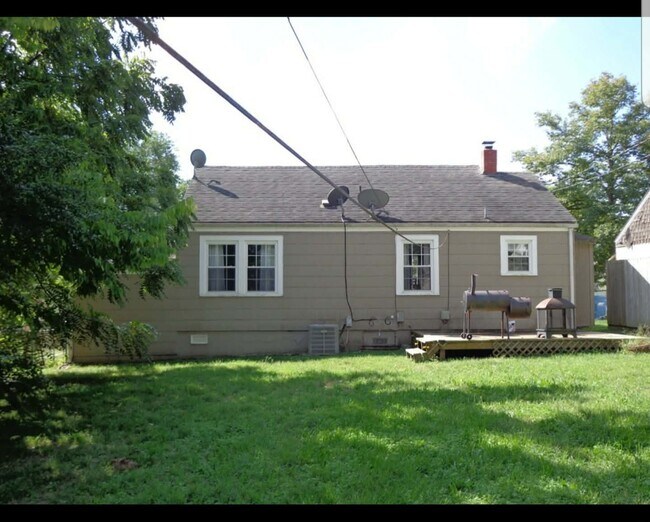 Building Photo - Elm st
