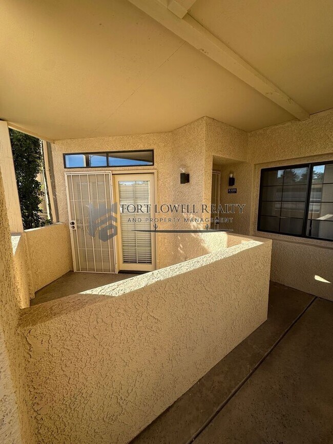 Building Photo - Spacious Remodeled 2 Bed/2Bath Condo!