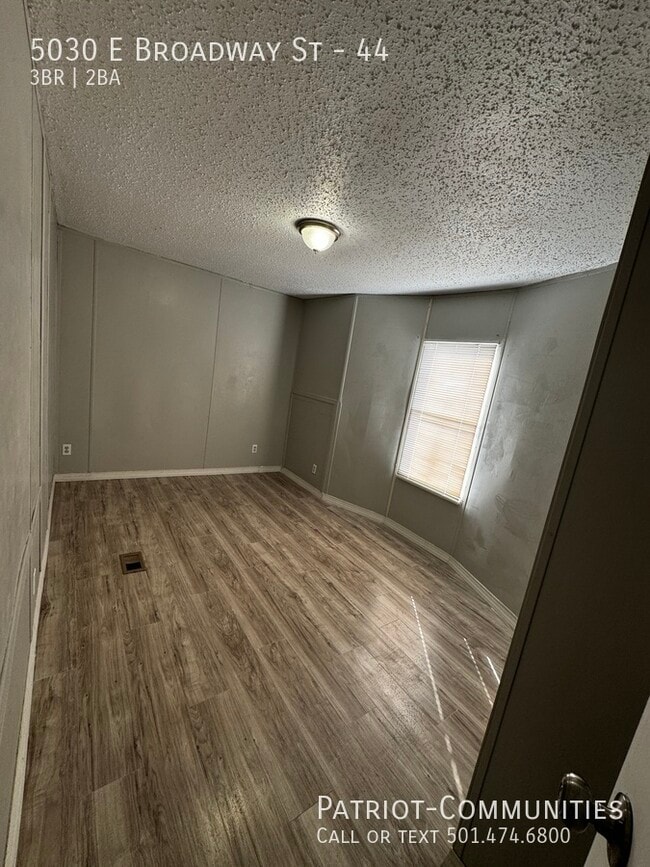 Building Photo - 5030 E Broadway St