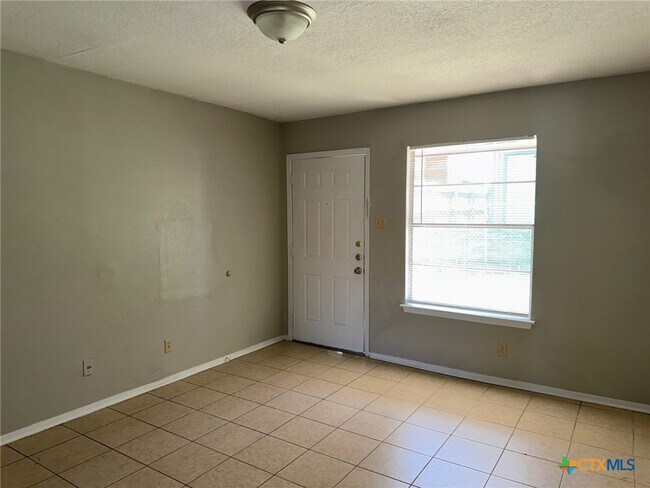 Building Photo - 1207 Charisse St