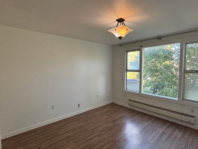Bedroom - 2049 41st Ave