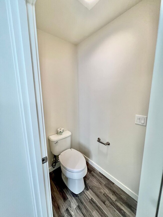 Building Photo - AVAILABLE NOW! 3BD 2.5 BATH TUMWATER LIVING
