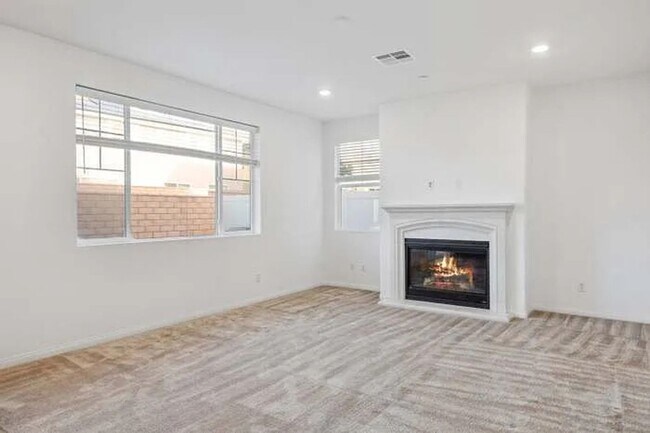 Building Photo - Energy Efficient Spacious 4BR House in Redlands