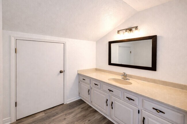 Building Photo - 2416 Birkdale Ln