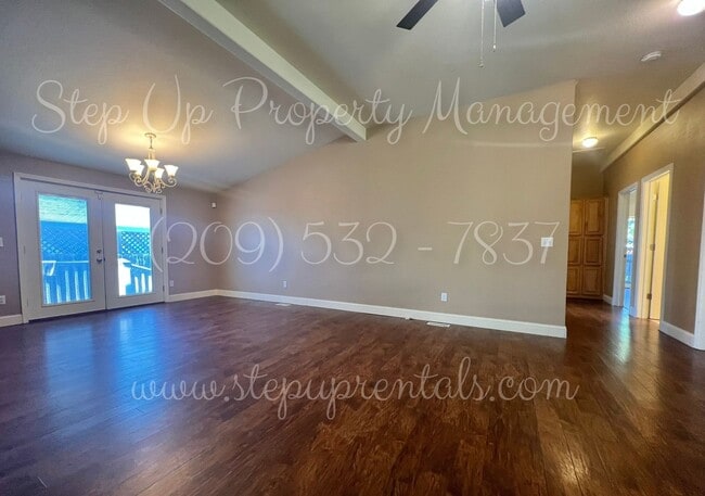 Building Photo - Comfortable & Well-Appointed 3-Bedroom Hom...