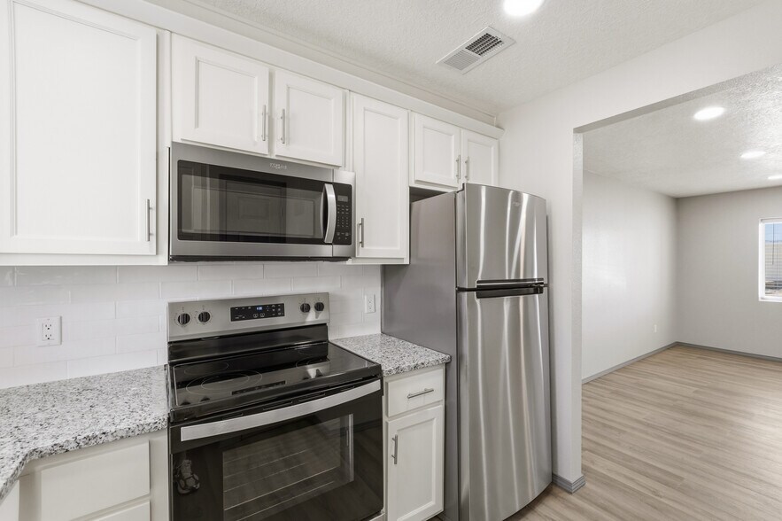 Building Photo - 855 W Castillo Ave