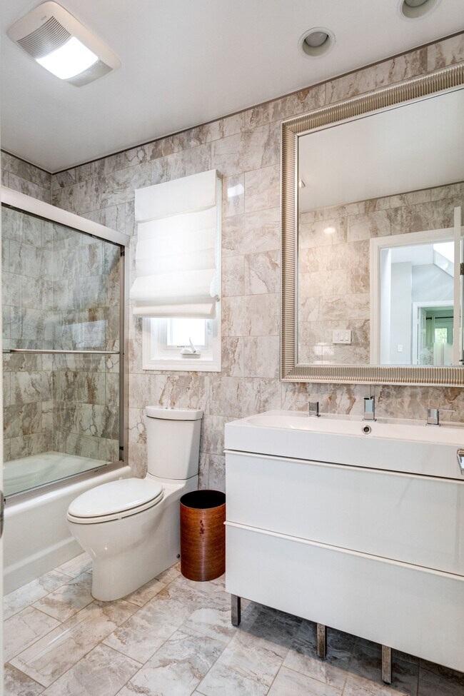 Building Photo - 4611 Charleston Terrace NW