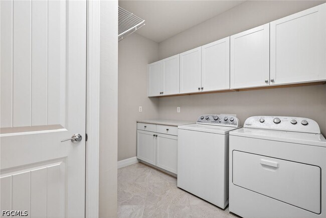 Building Photo - 11932 Bourke Pl