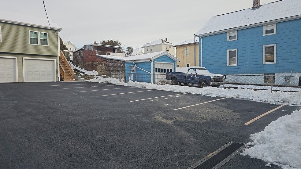 Building Photo - 614 Alden St