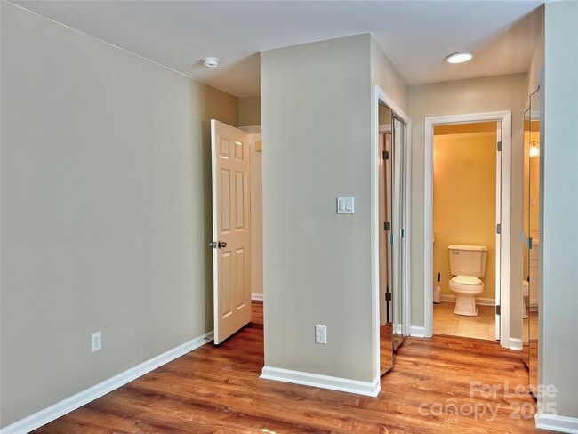 Building Photo - 9476 S Vicksburg Park Ct