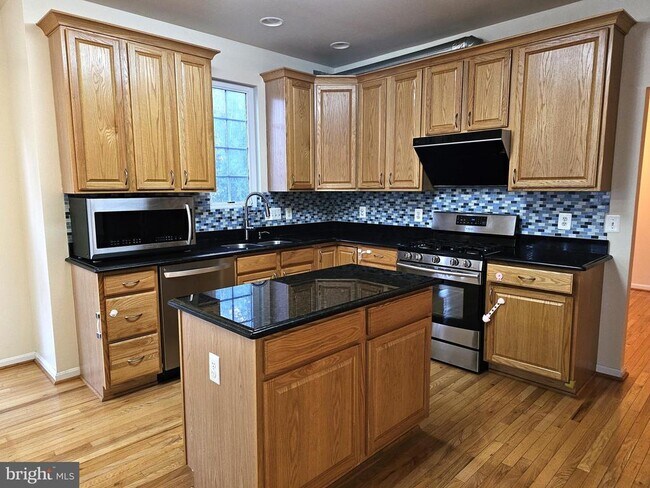 Building Photo - 6125 Hot Spring Ln