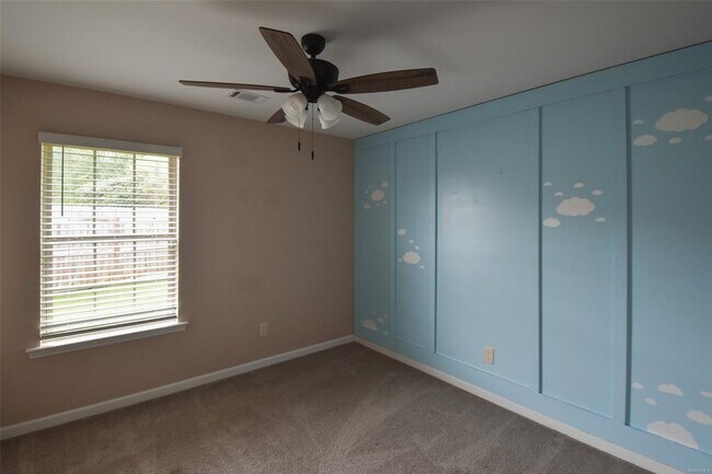 Building Photo - 161 Hideaway Ln