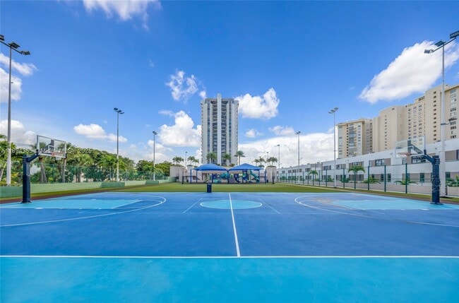 Building Photo - 1800 NE 114th St