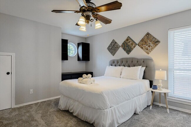 Building Photo - 4710 Scenic Dr