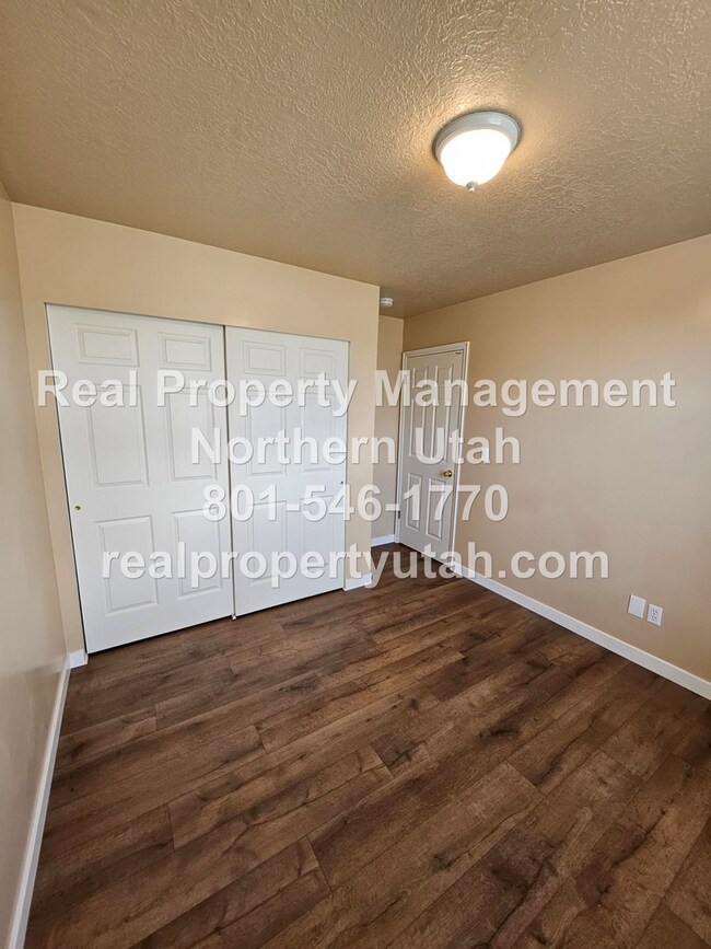 Building Photo - Stunning 4 Bedroom 3 Bath Syracuse Home