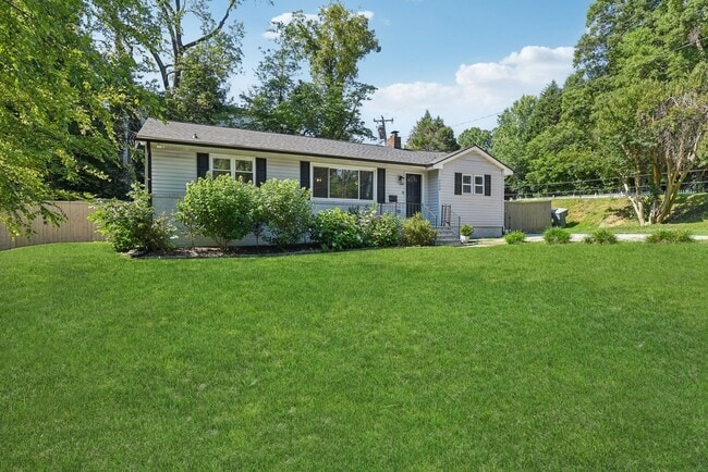 Building Photo - Charming 3BR House in Charlotte
