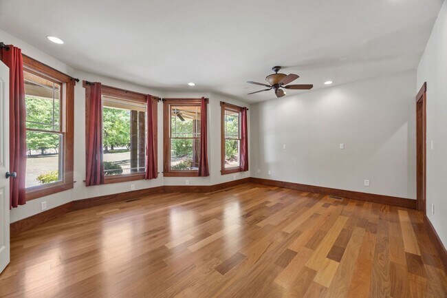 Building Photo - 2171 Briarwood Cir